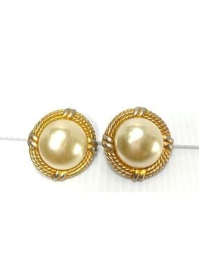 Vintage Simon Chang Gold Tone Clip On Earrings Faux Pearl Classic Fashion VTG